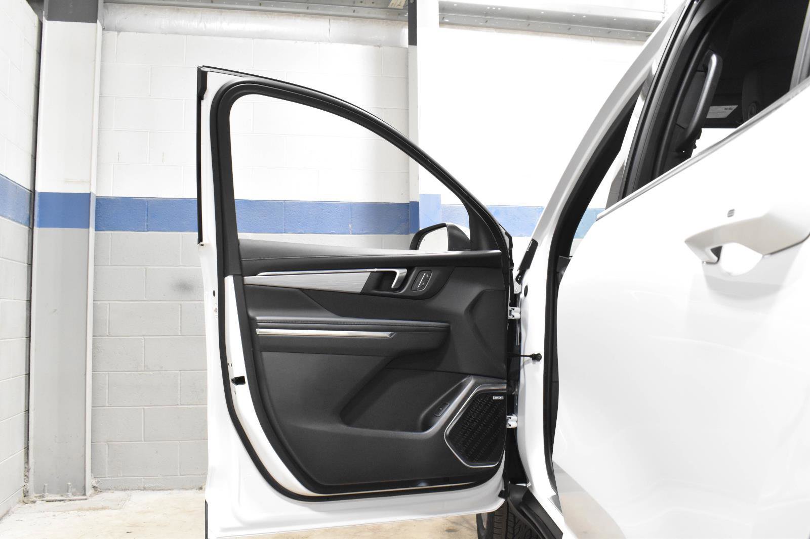 Used 2025 Buick Enclave Preferred image 11