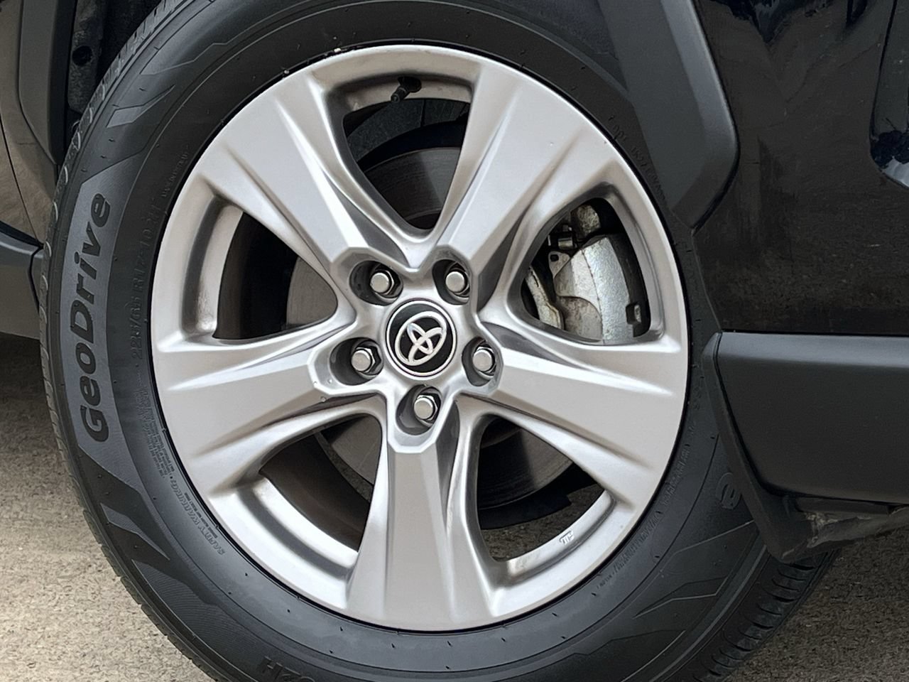 Used 2025 Toyota RAV4 LE AWD/4WD image 27