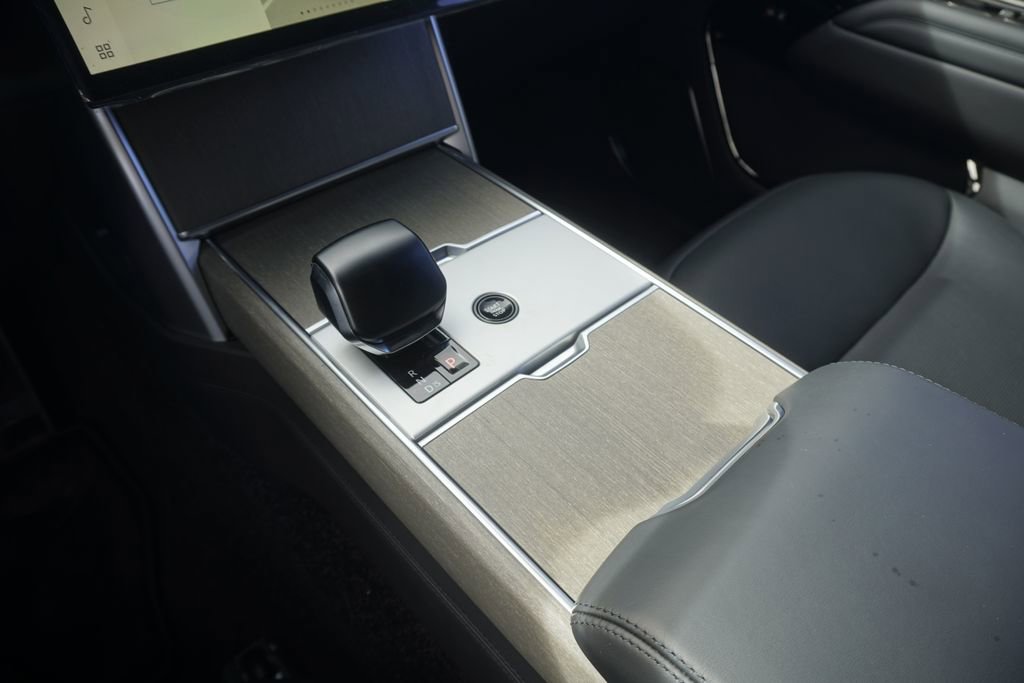 New 2026 Land Rover Range Rover SV image 14