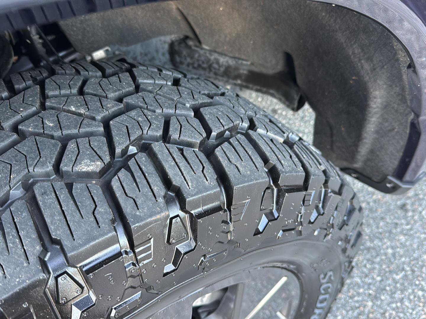 Used 2023 Ford F150 Lightning Lariat image 32