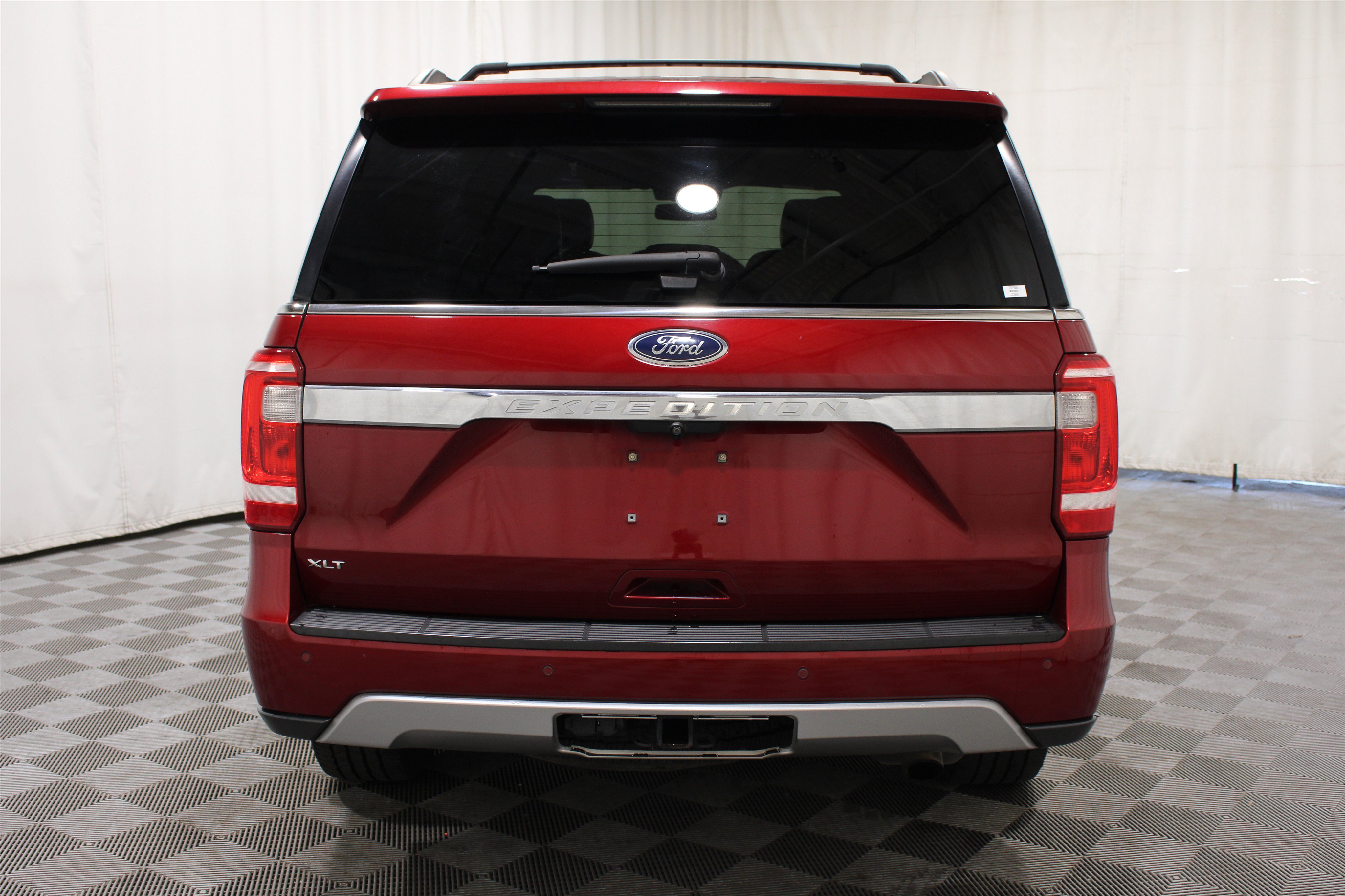 Used 2018 Ford Expedition XLT w/ Equipment Group 202A AWD/4WD image 34