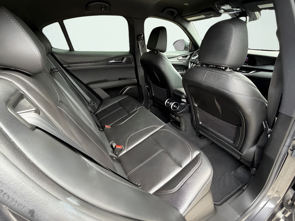 Used 2022 Alfa Romeo Stelvio Sprint RWD image 27