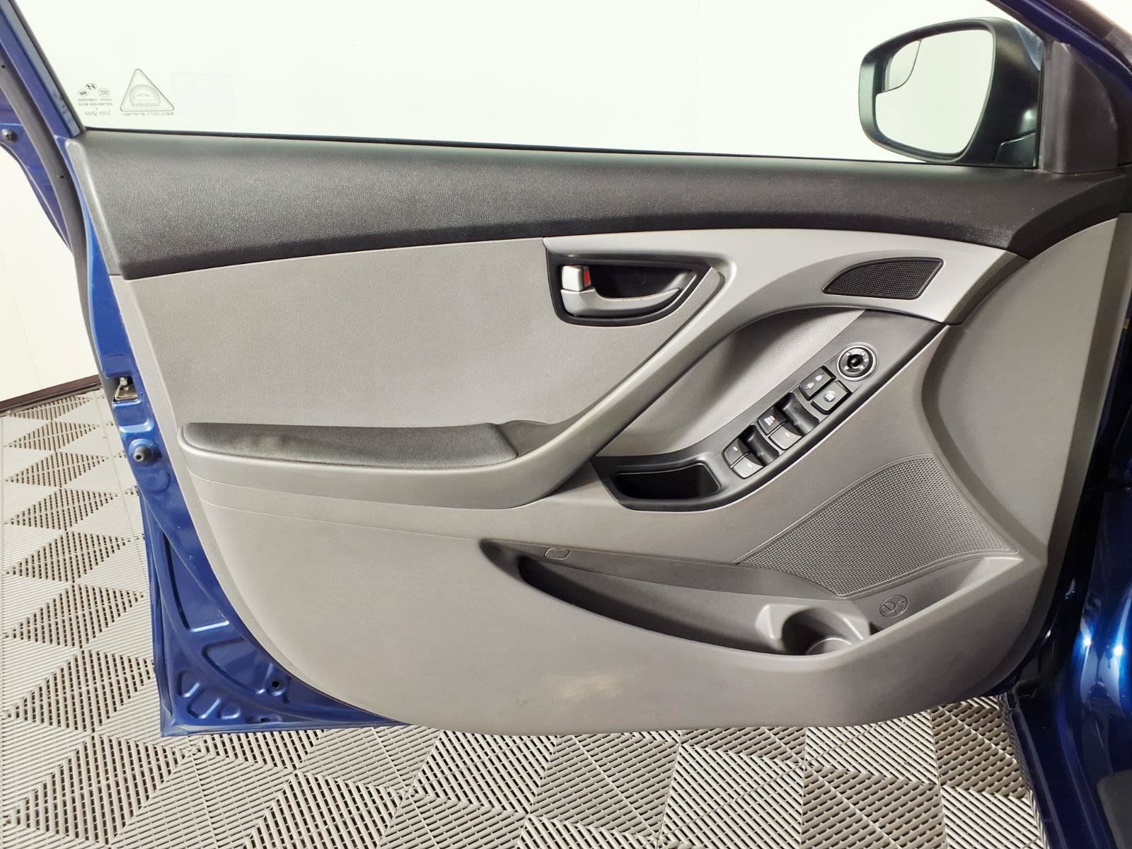 Used 2015 Hyundai Elantra SE FWD image 16