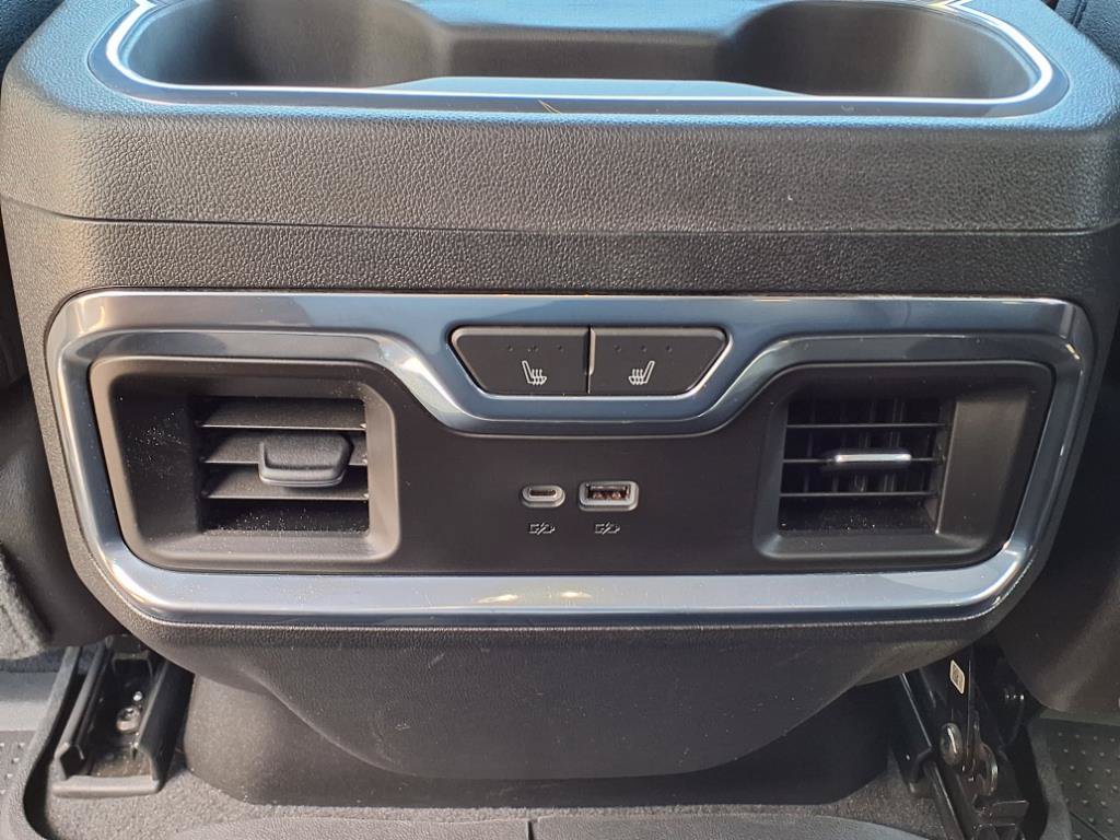 Certified 2024 Chevrolet Silverado 1500 High Country w/ Technology Package AWD/4WD image 17