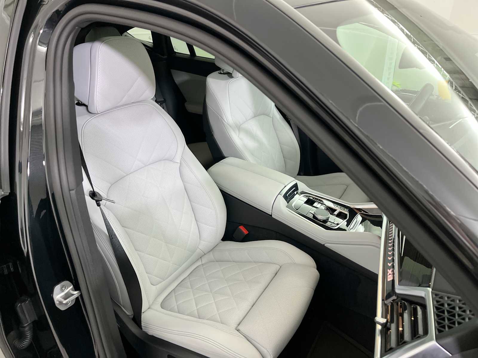 Used 2025 BMW X6 xDrive40i w/ Climate Comfort Package image 26