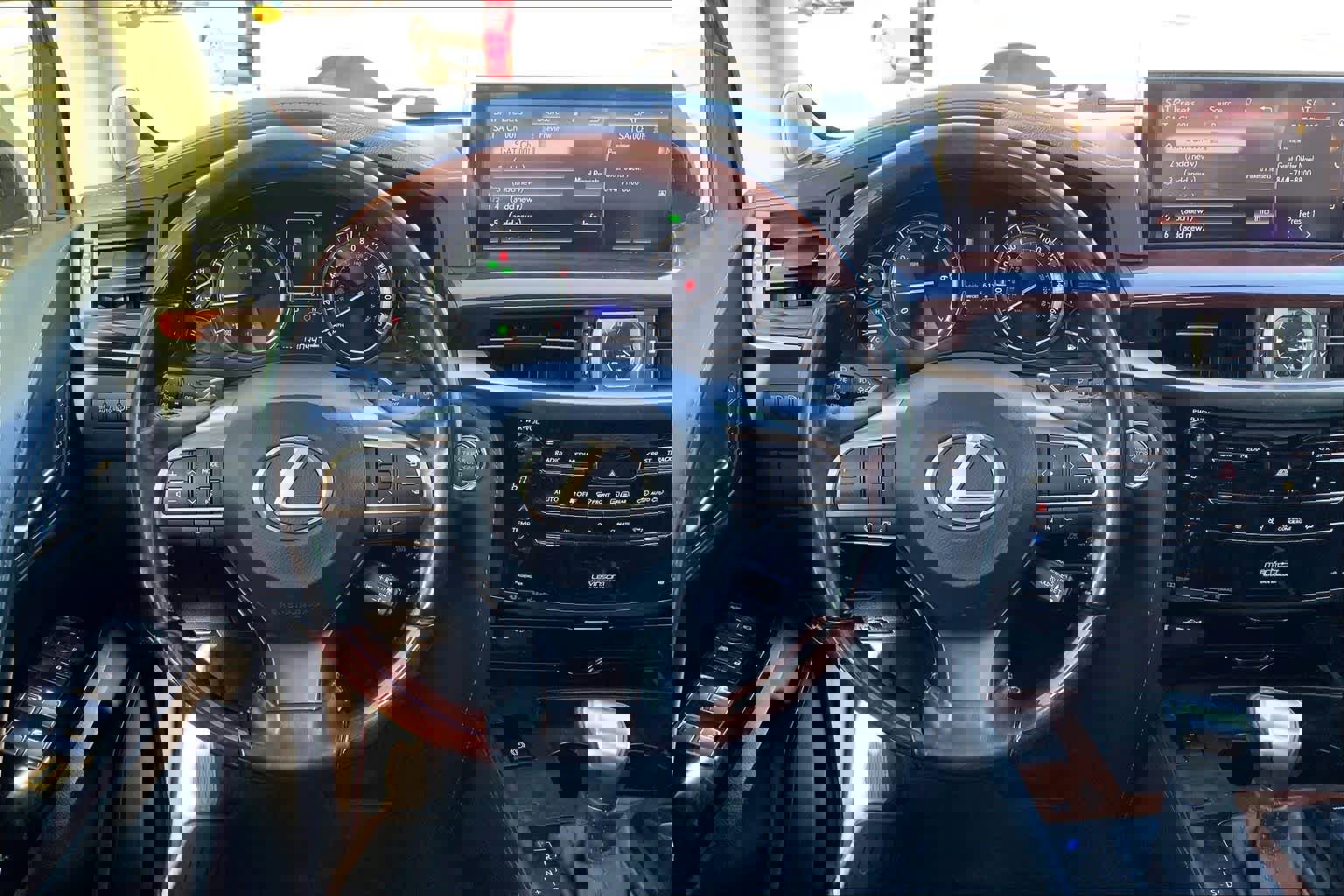 Used 2017 Lexus LX 570 4WD w/ Luxury Package image 6