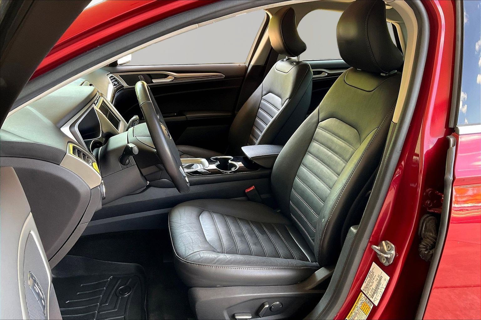 Used 2016 Ford Fusion SE w/ Equipment Group 202A FWD image 21