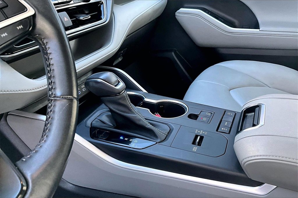 Certified 2022 Toyota Highlander XLE image 18