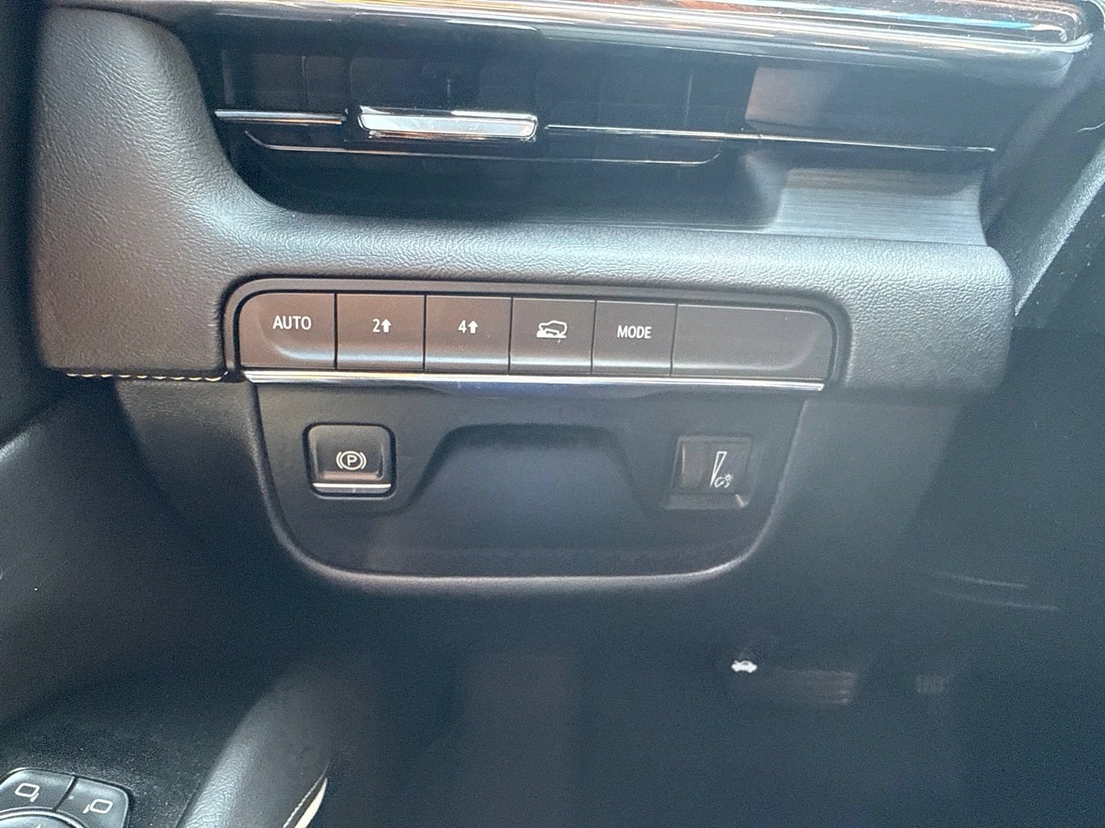 Used 2023 Cadillac Escalade Premium Luxury AWD/4WD image 45