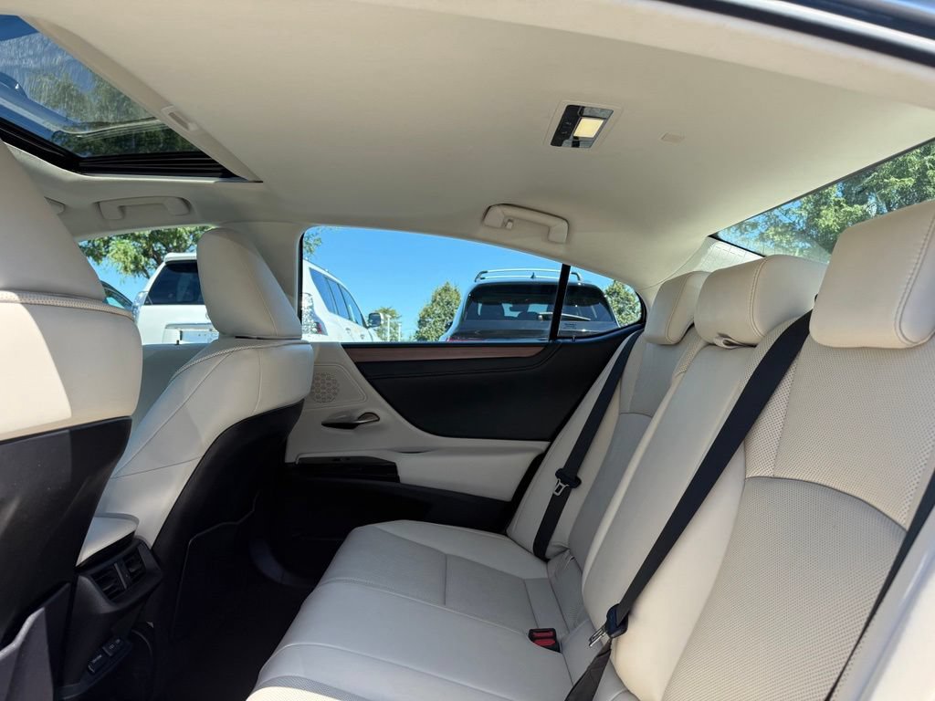 Used 2024 Lexus ES 300h w/ Premium Package FWD image 15
