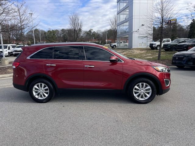 Used 2018 Kia Sorento LX image 2