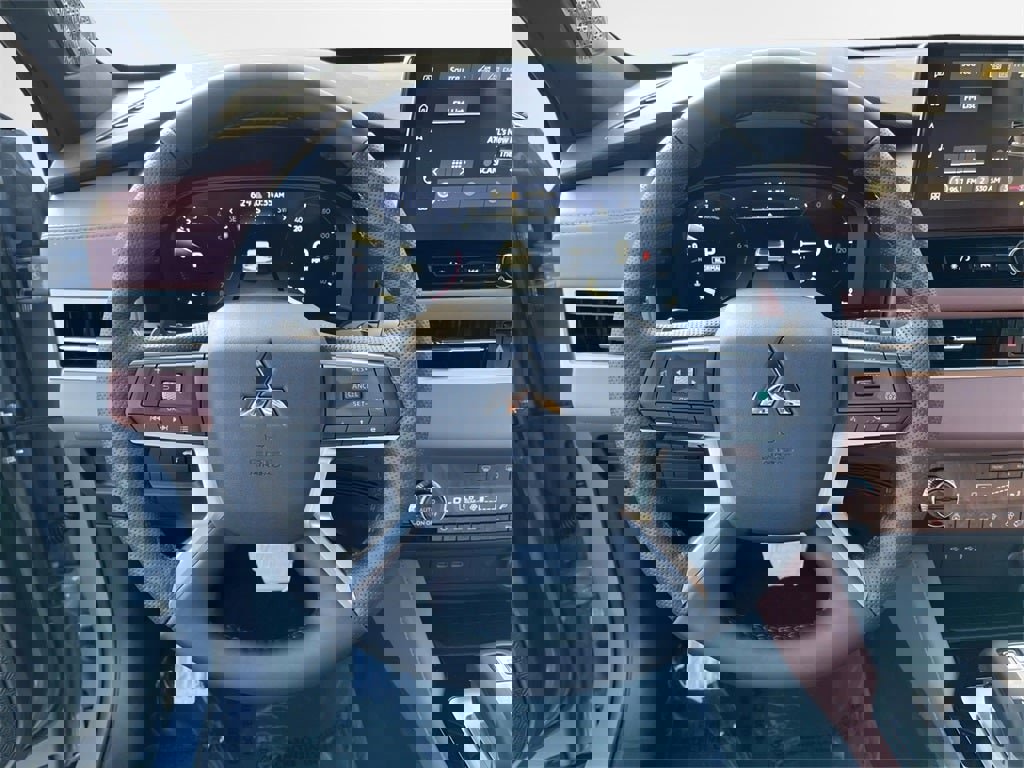 New 2026 Mitsubishi Outlander SEL image 12