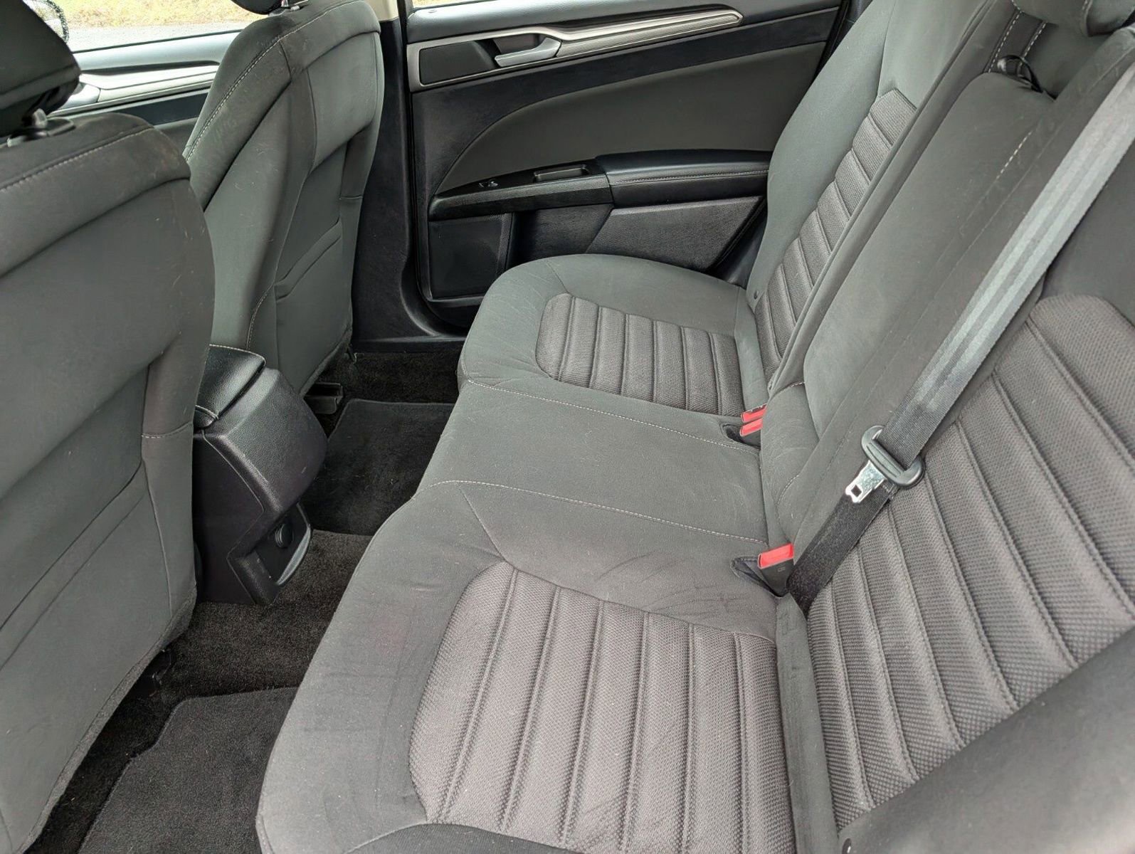 Used 2017 Ford Fusion SE image 17