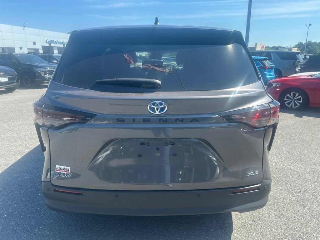 Used 2025 Toyota Sienna XLE FWD image 6
