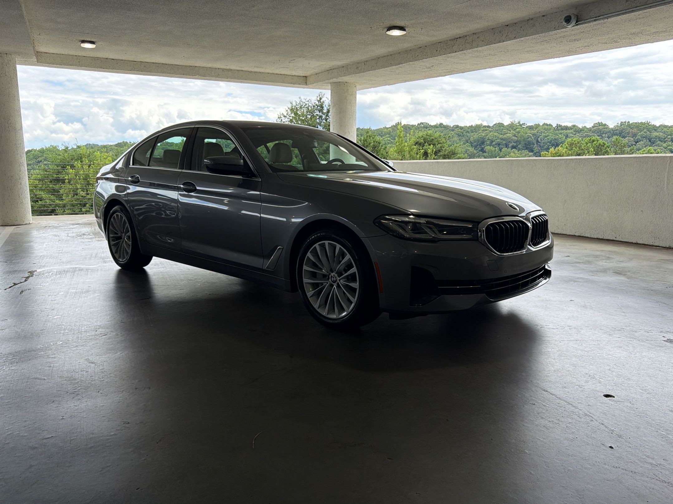 Used 2023 BMW 530i w/ Convenience Package RWD image 5