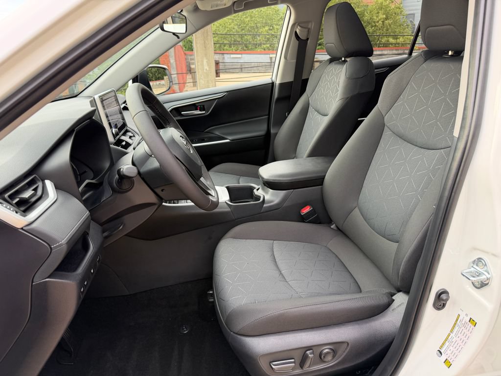 Used 2025 Toyota RAV4 XLE w/ Convenience Package AWD/4WD image 11