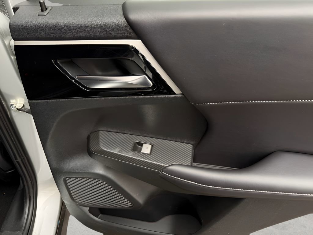 Used 2024 Mitsubishi Outlander SE image 27