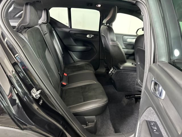 Used 2020 Volvo XC40 T5 R-Design w/ Protection Package Premier image 27