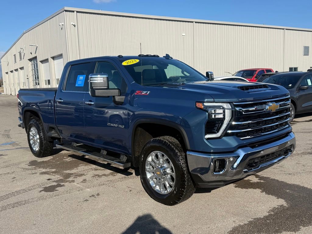 Used 2024 Chevrolet Silverado 2500 LTZ w/ LTZ Plus Package image 2