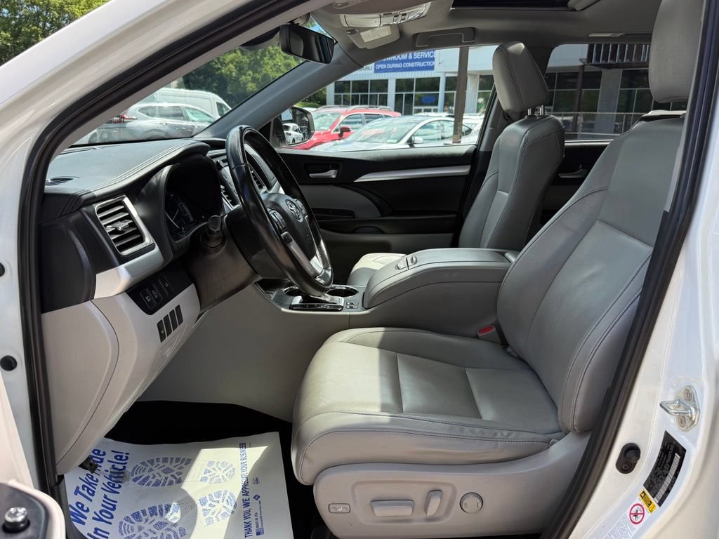 Used 2019 Toyota Highlander XLE AWD/4WD image 24