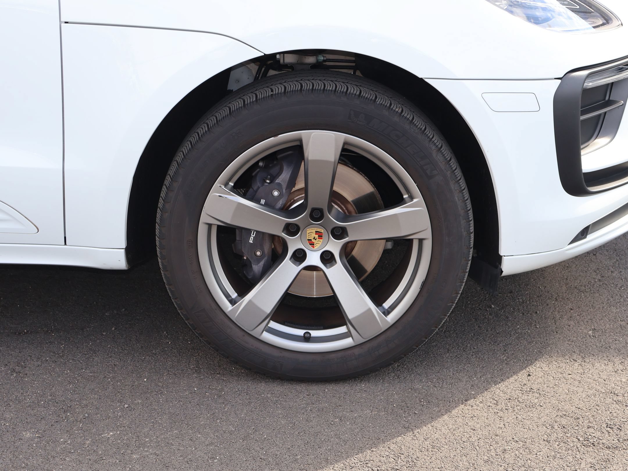 Certified 2023 Porsche Macan AWD/4WD image 28