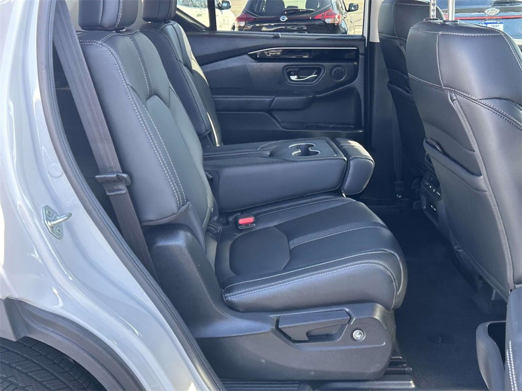 Certified 2025 Honda Pilot Touring image 7