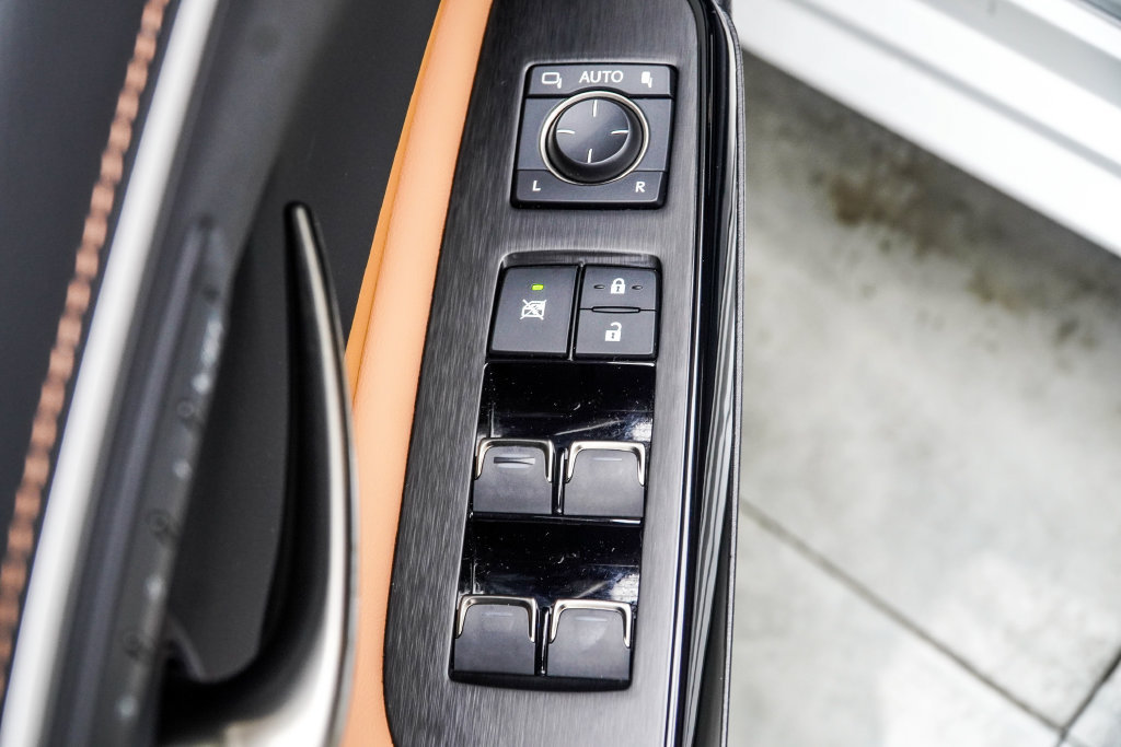 Used 2024 Lexus ES 350 w/ Premium Package FWD image 37