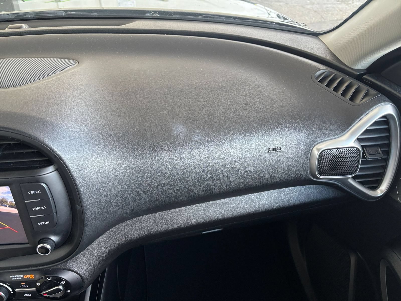 Used 2025 Kia Soul LX w/ LX Technology Package FWD image 32