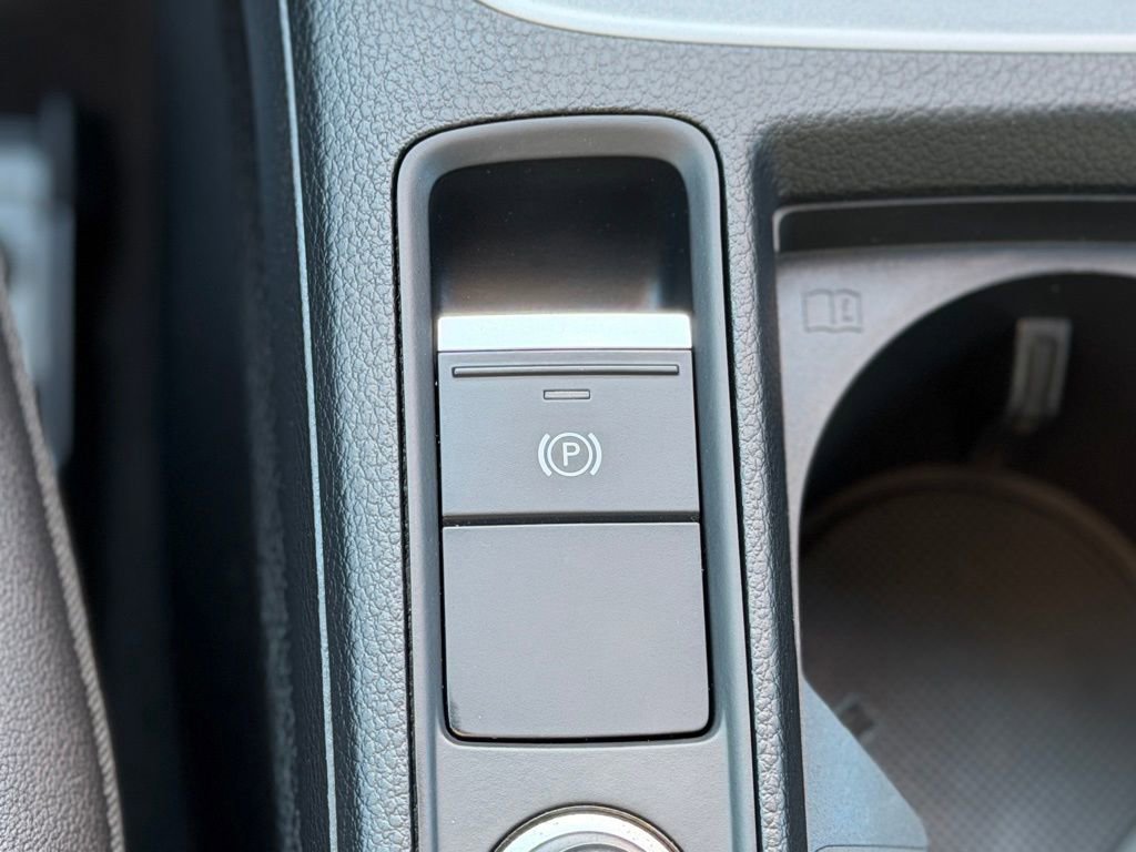 Used 2025 Audi Q3 2.0T Premium image 17