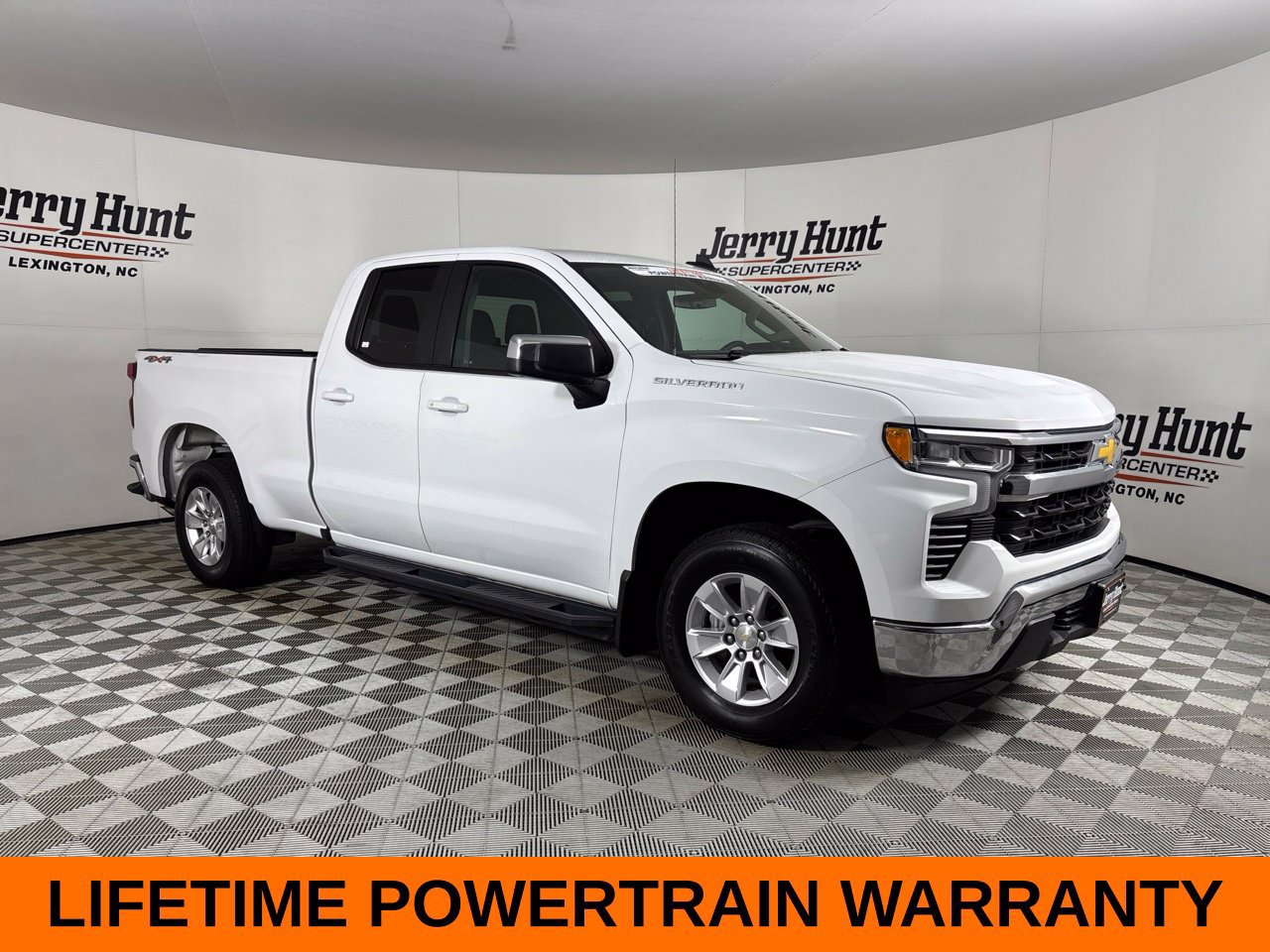 Used 2023 Chevrolet Silverado 1500 LT AWD/4WD image 4