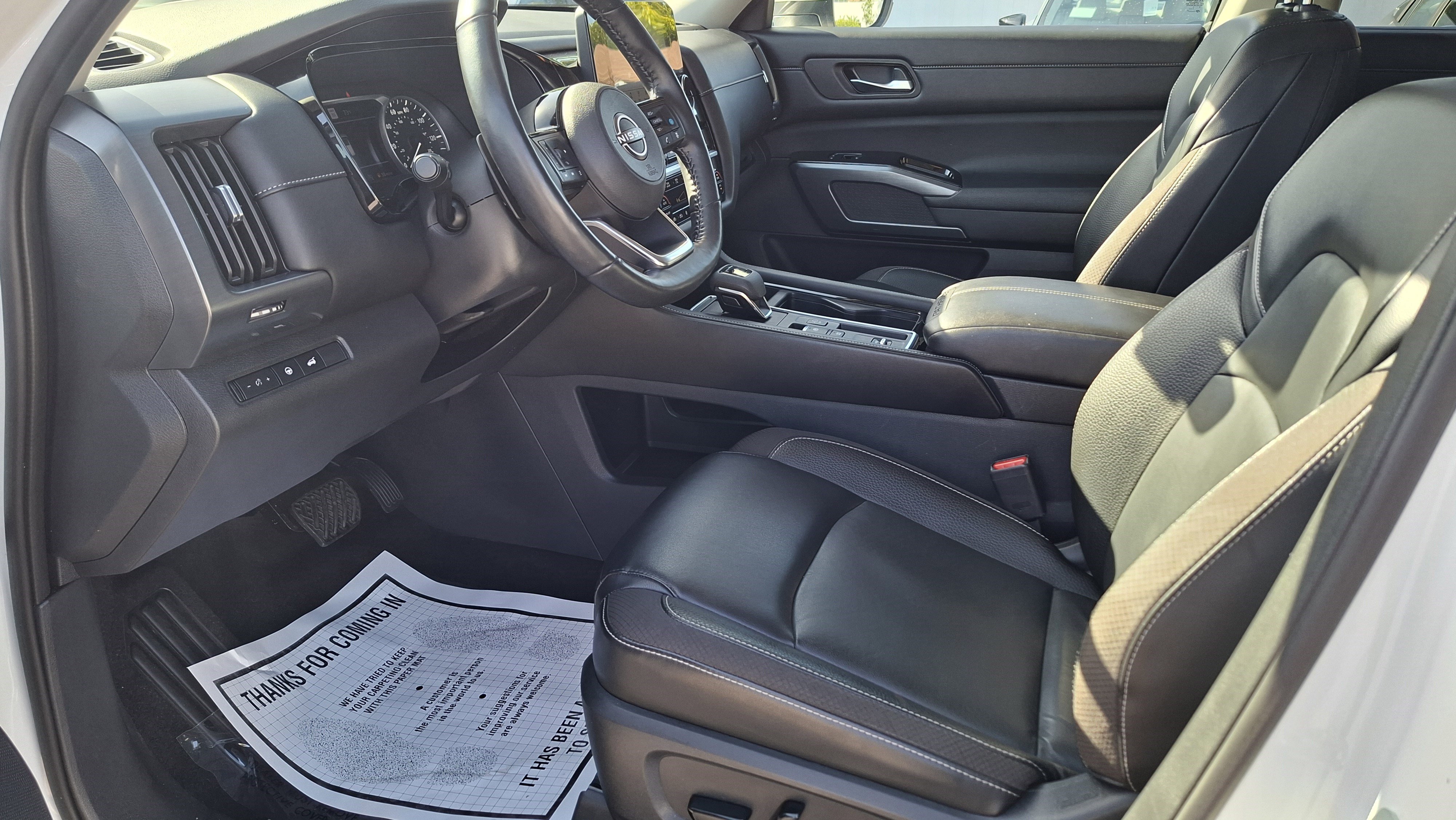 Certified 2023 Nissan Pathfinder SL w/ Lighting Package (N92) image 9