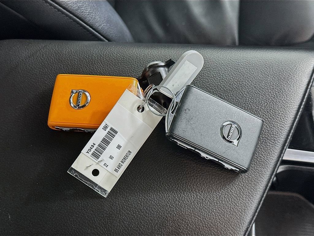 Used 2022 Volvo S60 B5 Momentum image 34