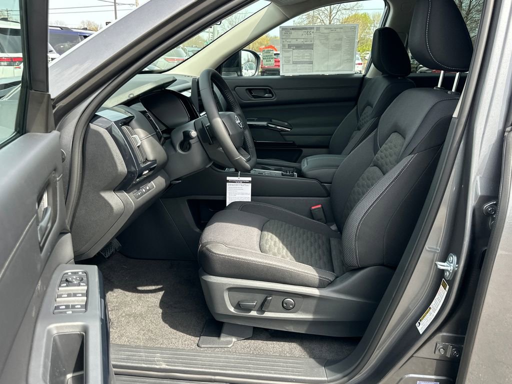 New 2026 Nissan Pathfinder SV w/ Cargo Package AWD/4WD image 9