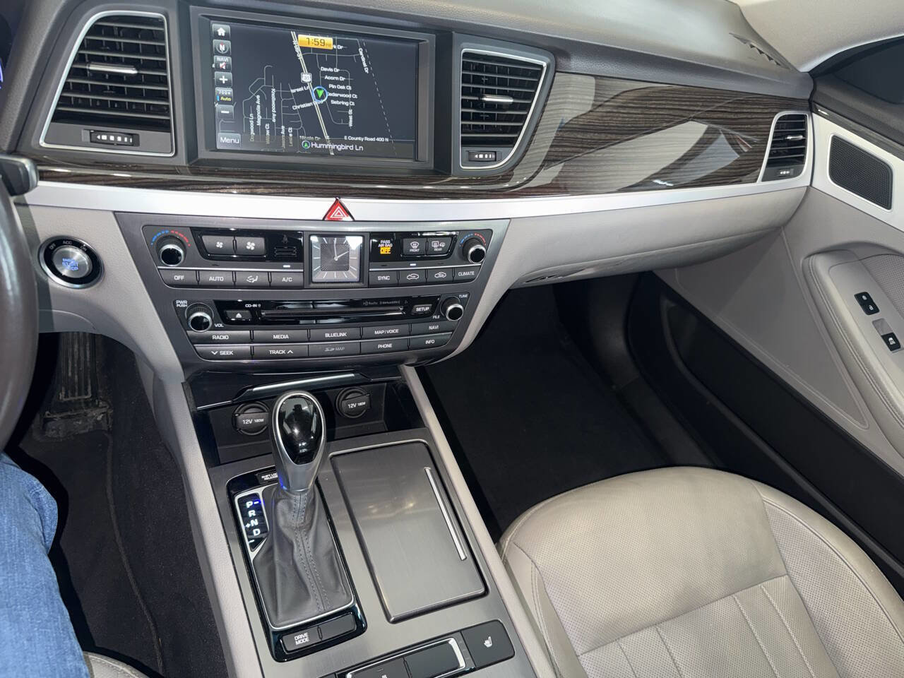 Used 2015 Hyundai Genesis 3.8 AWD/4WD image 33