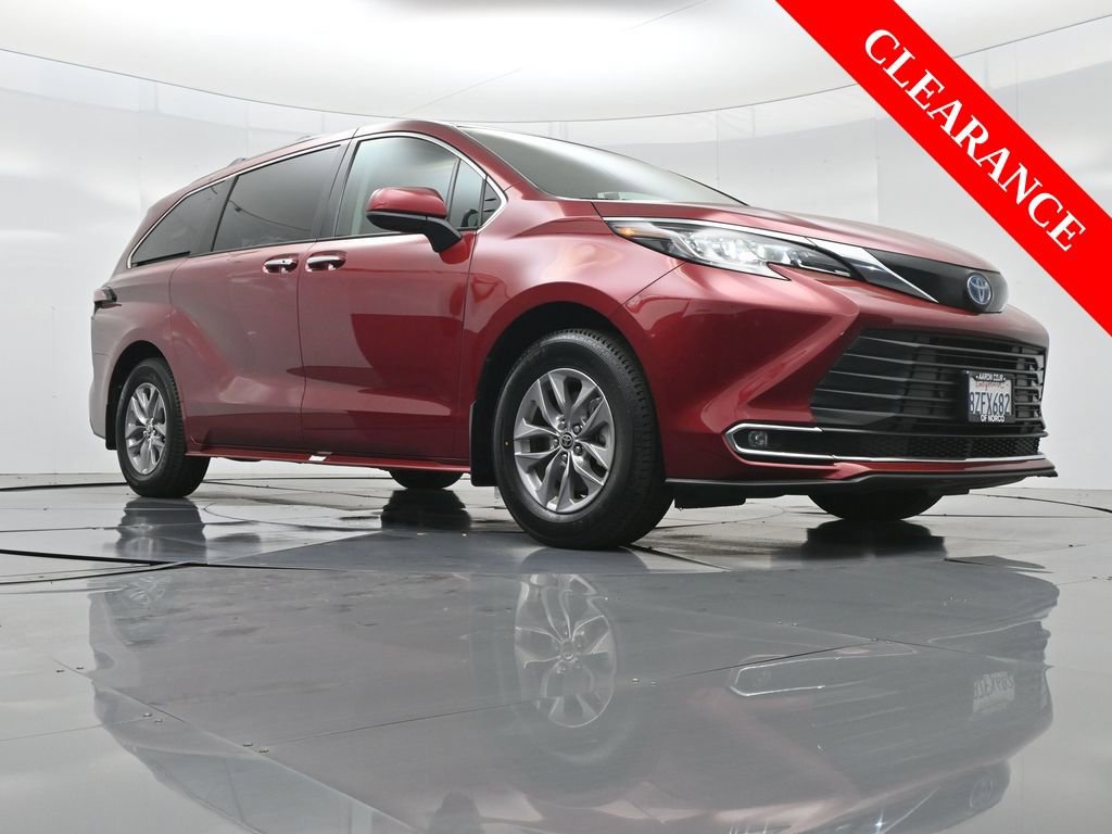 Used 2022 Toyota Sienna XLE image 49