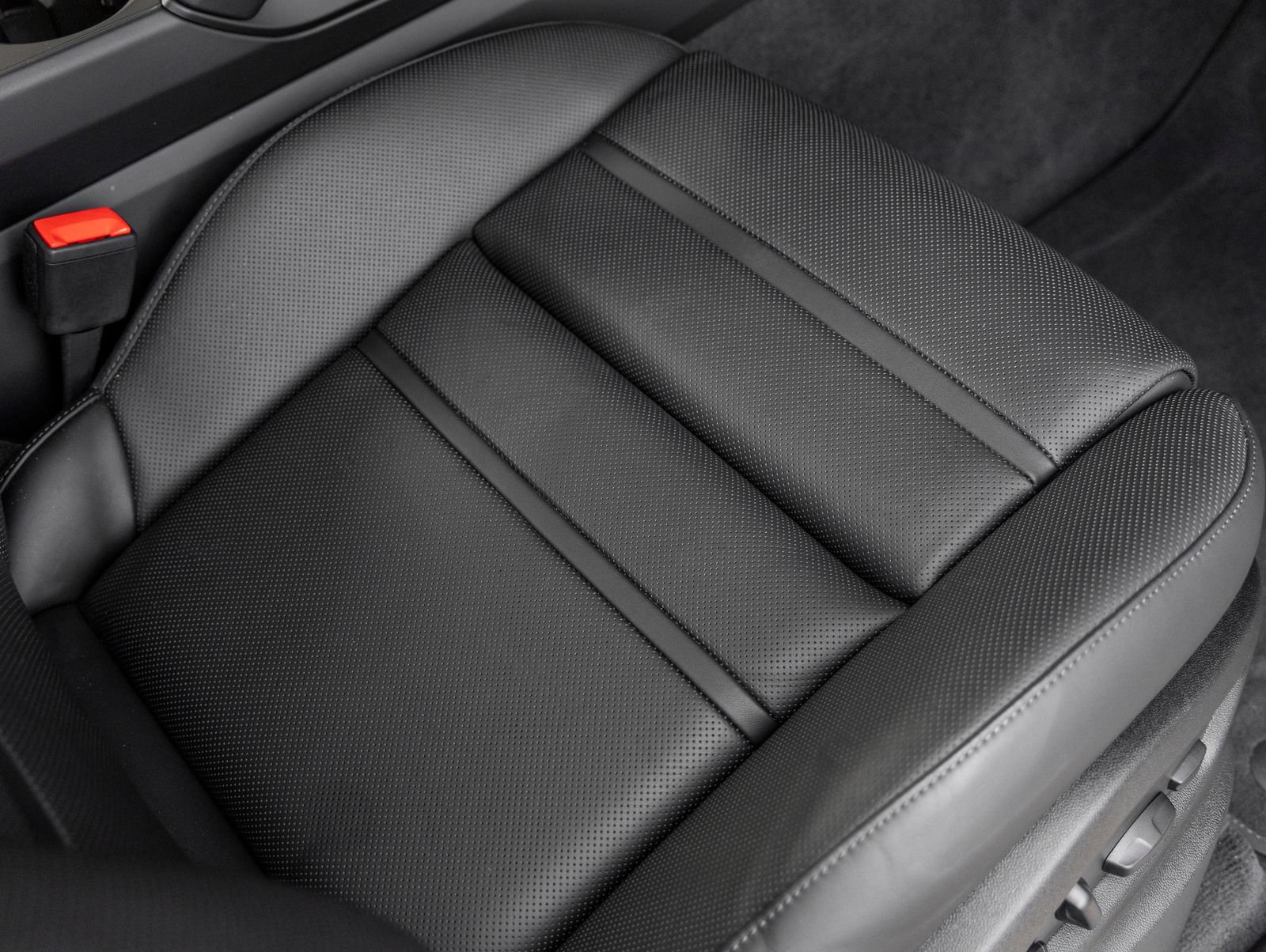 Certified 2025 Porsche Cayenne S AWD/4WD image 43