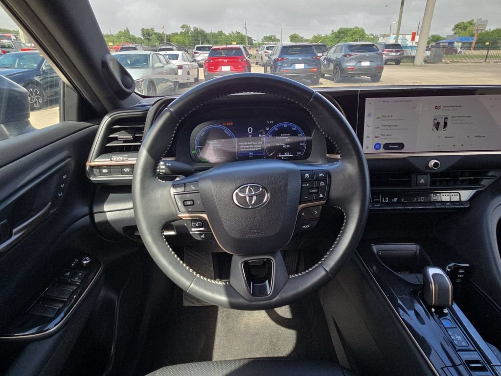 Used 2024 Toyota Crown AWD/4WD image 23