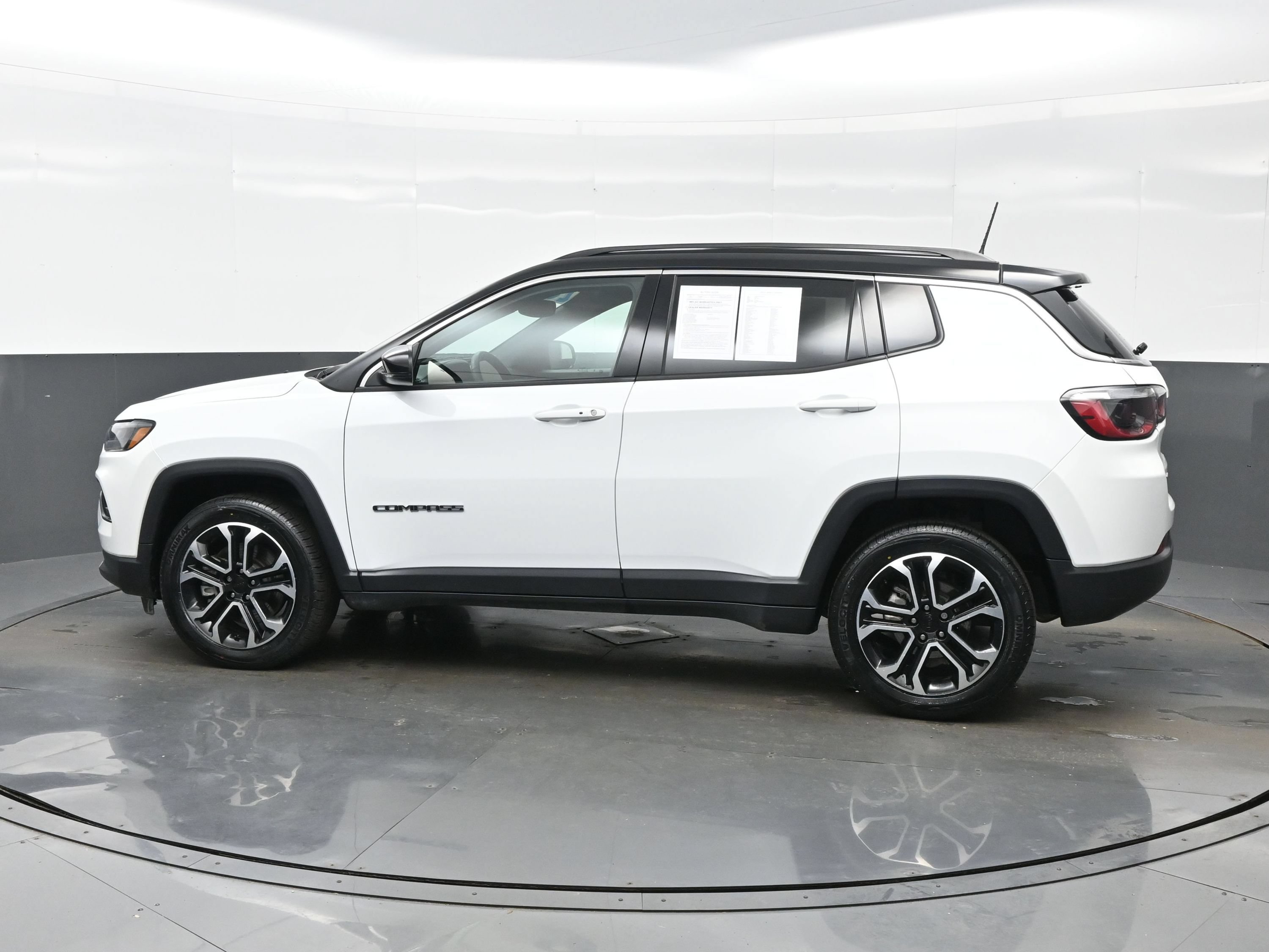 Used 2023 Jeep Compass Limited AWD/4WD image 4