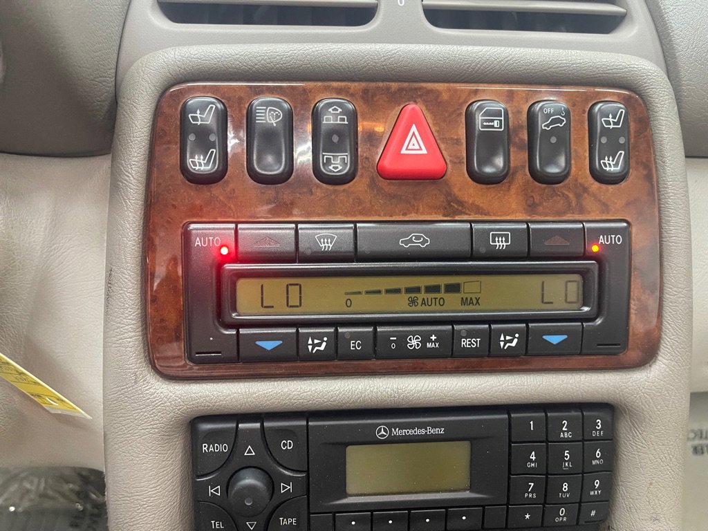 Used 1999 Mercedes-Benz CLK 320 Cabriolet image 29