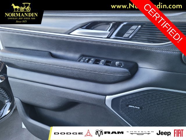Certified 2024 Jeep Wagoneer L Series II w/ Flexible Seating Group RWD image 13
