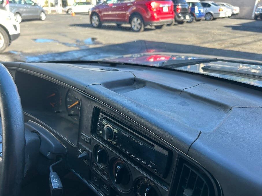 Used 1993 Saab 900 S FWD image 29