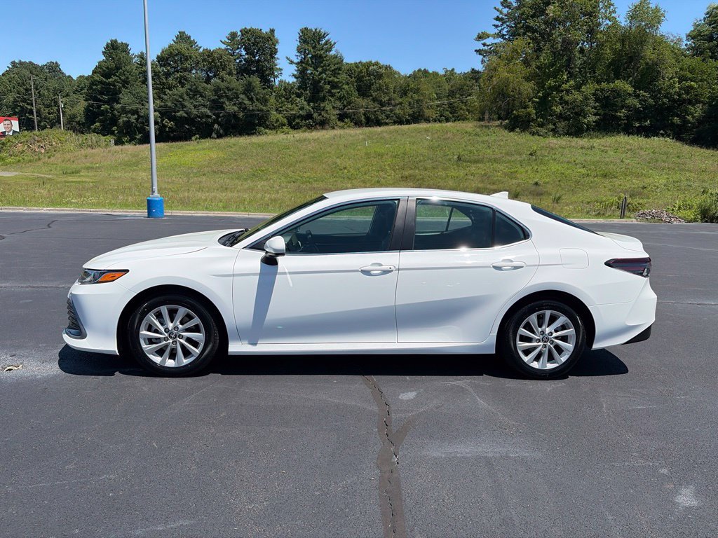 Used 2024 Toyota Camry LE FWD image 5