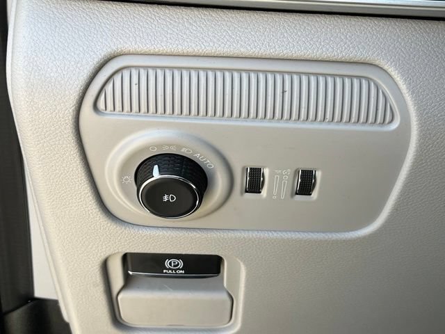 Used 2025 Jeep Wagoneer 4WD image 18