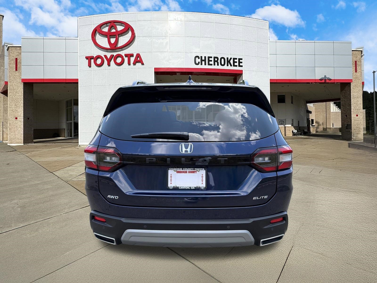 Used 2025 Honda Pilot Elite image 6