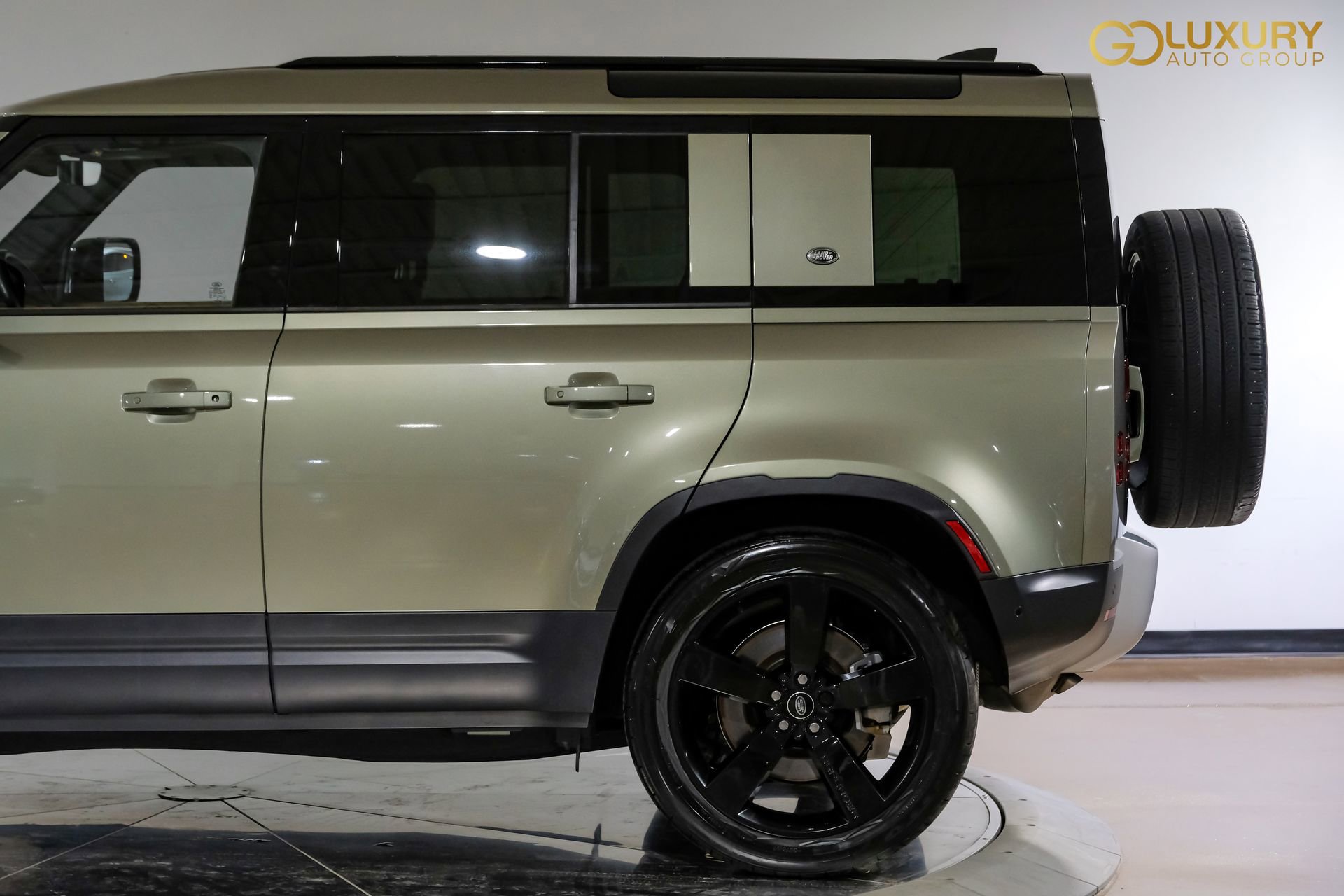 Used 2023 Land Rover Defender 110 SE AWD/4WD image 15