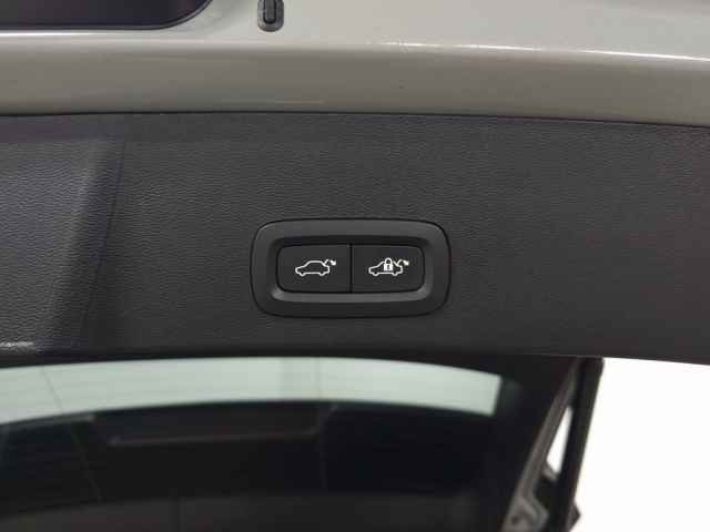 Certified 2025 Volvo XC40 B5 Core image 11