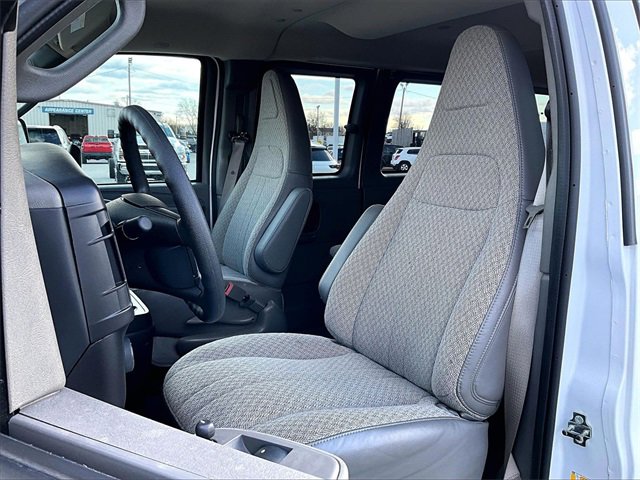 Used 2025 Chevrolet Express 3500 LS image 9