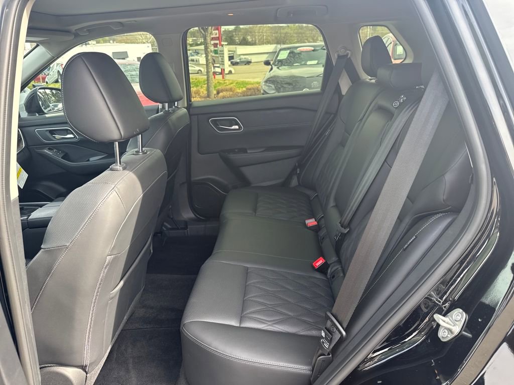 Used 2025 Nissan Rogue Platinum FWD image 26