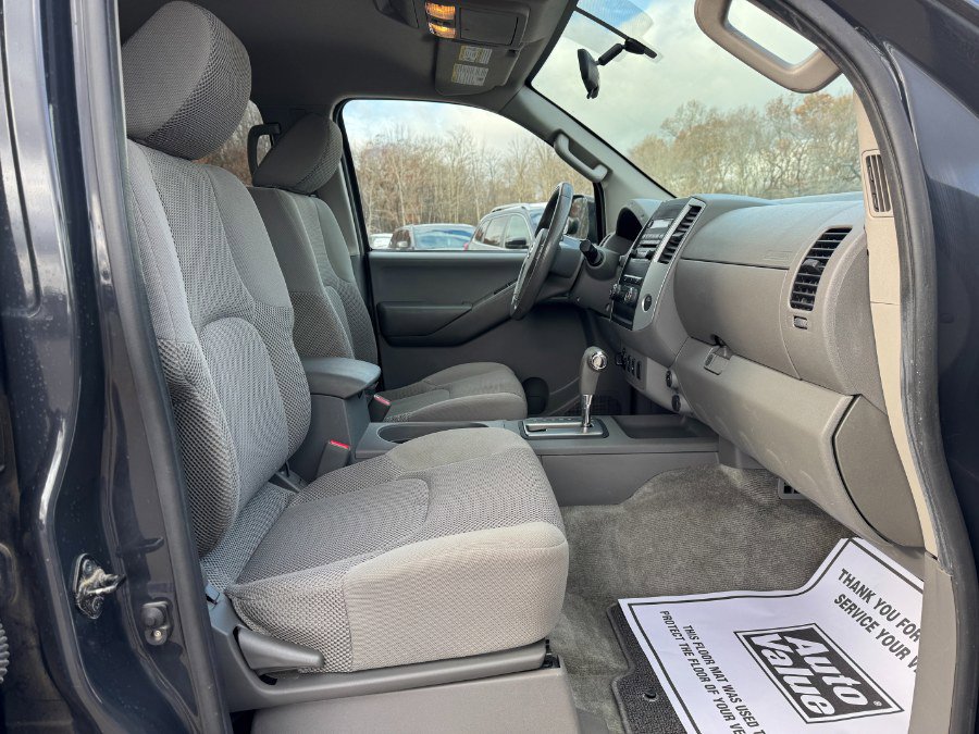 Used 2012 Nissan Frontier SV image 18