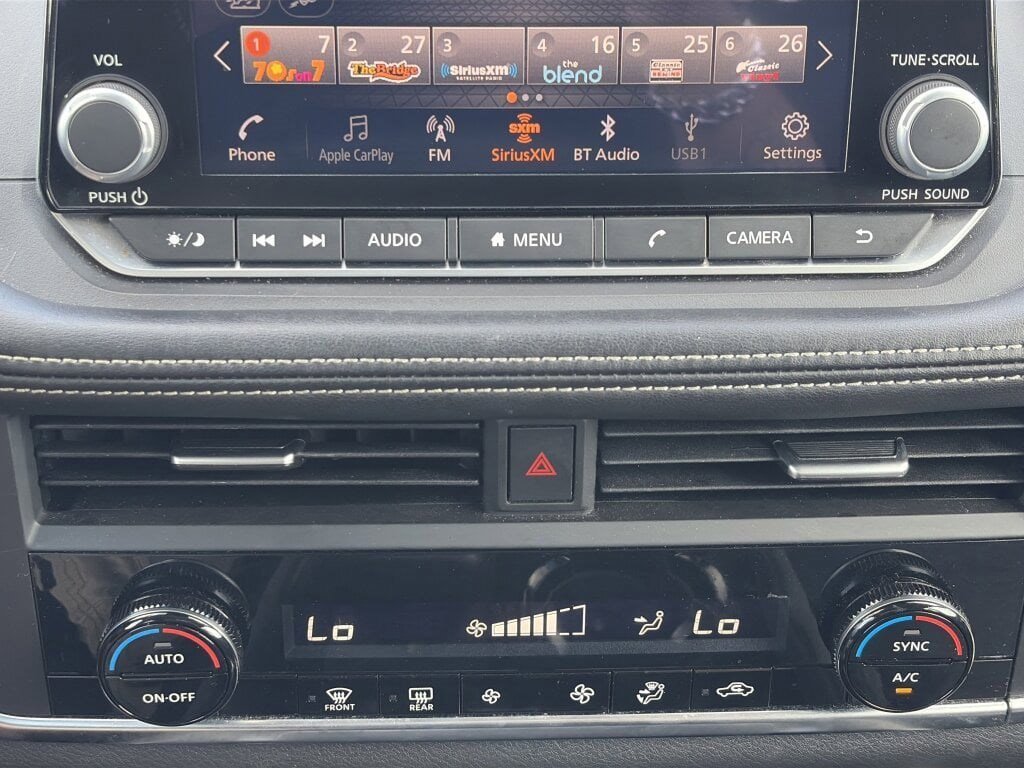 Used 2023 Nissan Rogue SV image 14